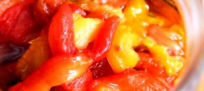 Salată de ardei copţi cu roşii