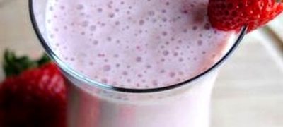 Smoothie din capsune tropicale
