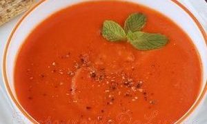 Supa rece de tomate si busuioc