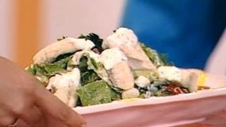 Cum se prepara Salata cu salau fiert si dressing de smantana