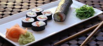 Sushi de somon cu wasabi