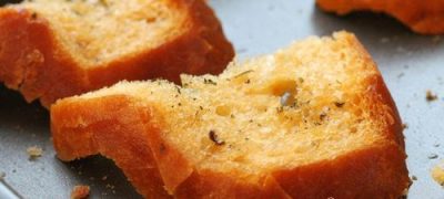 Brandadă pe pâine prăjită cu usturoi