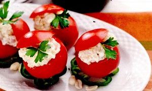Roşii umplute cu salată grecească