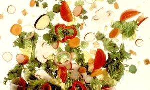 Salata cu sprot afumat si legume