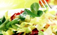 Salata verde cu andive, mar si dressing de mac