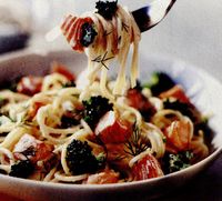 Spaghete cu sos de nuci