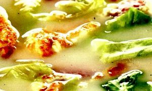 Ciorbă de salată cu usturoi si omletă