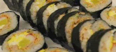 Sushi din castraveţi cu sosuri