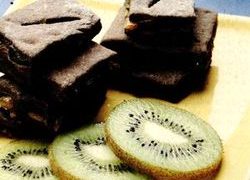 Prăjitură cu kiwi şi migdale