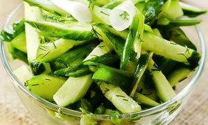 Salata verde cu castraveti