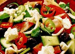 Salată grecească cu branză feta