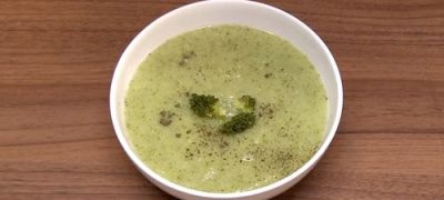 Supă de broccoli cu brânză Cheddar