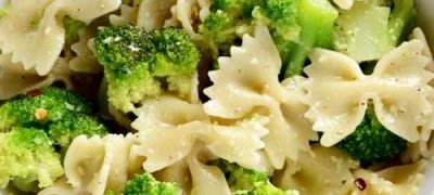 Paste cu broccoli si sos de brânză