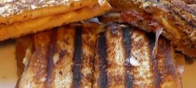 Sandwich-uri cu bacon si curcan