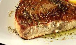 Steak de ton cu salata