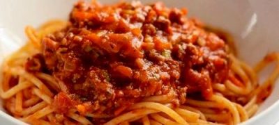 Spaghete cu sos de carne